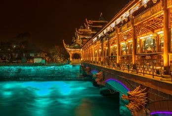 都江堰+青城山真纯玩一日游+赠三环内接早+特色餐+旅游意外险【1：品质纯玩无购物｜三环内免费接早.便捷更省心｜正规旅游大巴车，保证一人一正座，让您的旅途充满保障】