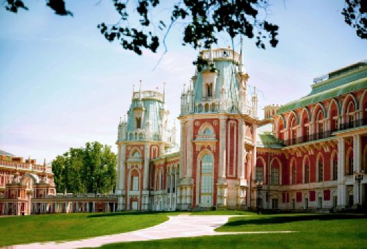 俄罗斯莫斯科 新圣女公墓+察里津诺庄+皇家宫殿园林包车一日游【远离喧嚣市中心，在宁静中回顾历史，适合对苏联时期名人故事和庄园文化感兴趣的游客。】