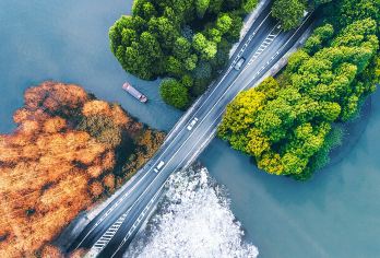 西湖风景名胜区+西湖游船+雷峰塔人工讲解纯玩半日游丨主城区接【甄选行程：西湖热门IP半日轻盈游『西湖风景名胜区』ღ『西湖游船』ღ『雷峰塔』ღ『清河坊街』】