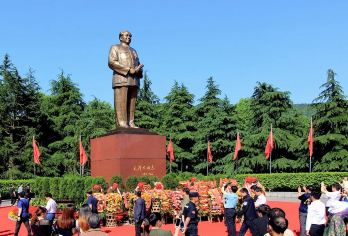 15人小团◆韶山毛泽东故居+纪念馆+滴水洞1日活动◆上门接送【[精品小包团]2-15人团，天天发班，上门接送，含韶山环保车，0购物，早上8点半上门接】