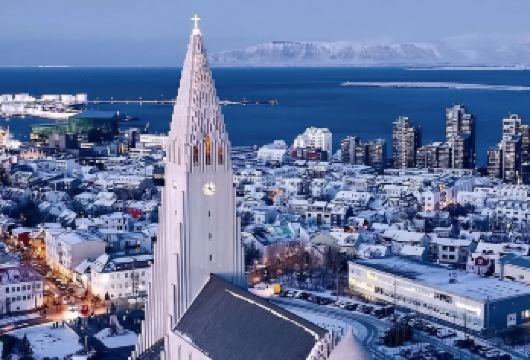 包车尽享蓝湖温泉、冰火海岸、板块奇观与地热渔港【无需为交通烦恼，舒适专车全程接送，行程灵活自由，随心掌控游览节奏，沉浸式感受冰岛风情。】