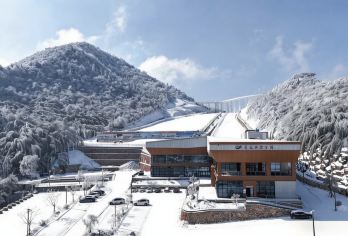 六安市区包车往返｜金寨莲花山滑雪场一日包车游【[一对一包车]专车上门接送，车辆费用全含】