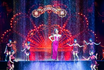 上海夜遊必打卡！ 上海千古情 & 雙層巴士觀光【《上海千古情》以高科技舞台技術，1小時濃縮上海6000年歷史，從崧澤文化到現代都市。】