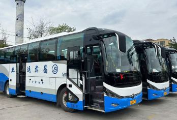 黄龙九寨站-黄龙【去程|返程 往返】舒适大巴|商务拼车|纯玩【大巴车上车站点，出站上楼梯右转走50米左右到大巴停车场】