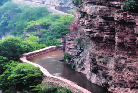 红旗渠纪念馆+红旗渠青年洞一日活动【多地点上车，红色研学】【多地点接送，精致团队，专为朋友、家庭出游全力服务！】