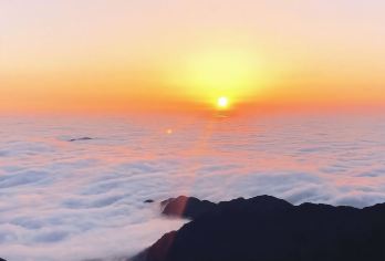 江西萍乡武功山风景区一日游【大门票+萍乡往返交通+导游服务】【1 纯玩无购物 2 吊马桩网红玻璃栈道打卡!十万亩高山草甸/千年古祭坛群/石鼓寺/紫极阔云海等】