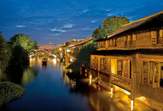 商务车丨可选英文导游丨上海出发+东栅+西栅+含西栅夜游【[精选景点]感受古镇千年韵味，夜游西栅！】