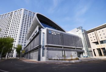 哈尔滨工业大学半日游【航天馆+博物馆+校园游览+学士服拍照】【[展品资源] 拥有90余件航天展品， 设有多个展厅，全面展示人类航天事业发展历程。 赠送研学险】