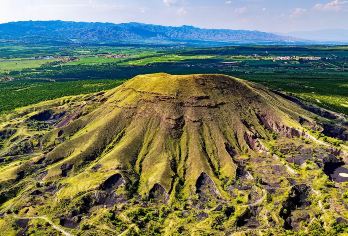 【小资线路】大同火山群地质公园+昊天寺包车一日游【独立包车】【[车辆升级]行程用车为五座比亚迪秦 比亚迪元等车型，干净卫生无异味，与臭车说拜拜】