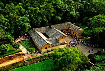 《最忆韶山冲》红五星剧场【单门票 可优先一区】张艺谋导演】【[自由选择]可自行参观W人的故乡 ，追根溯源，励志前行。演出时间为14:00或者20:00】