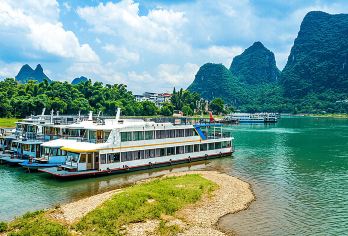 桂林阳朔私家团1 日游：漓江四星游船下舱+西街【1.私家团专享桂林山水景点深度讲解，全程无购物点，时间灵活不赶路。】