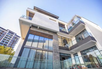 广州从化明月山溪12房温泉泳池别墅+独立KTV+泡池+桌球【别墅内带泳池+泡池+麻将+桌球+KTV+电烧烤+会议室，配套设施齐全足不出户畅玩别墅。】