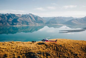 新西兰皇后镇米尔福德峡湾4小时 直升机观光+游船+雪山着陆【省时不累，超级飞行体验，含游船，将在南阿尔卑斯山上着陆一次，可下机体验雪山/高山】