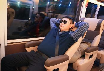 头等舱陕西壶口瀑布+黄帝陵+原貌窑洞一日游三环内接早午餐【[高配版]头等舱2+1按需选择，车位35座可调解座椅，特邀壶口斗鼓表演，斗鼓迎宾表演，原味的陕北文化】