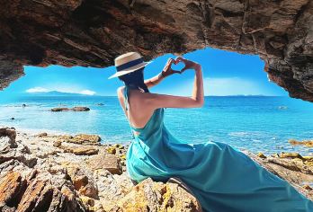 【6人小团/包团】烟台养马岛+赶海+烟台山+渔人码头一日游【[贴心配置]游玩体验，拍照打卡，做属于自己的网红主角】