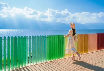 大理环洱海旅拍包车一日游：摄影师全程跟拍+五张精修+底片全送【[私家专享]一单一团、专属摄师、全程跟拍、包含理想花园入园门票；】