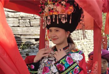 竹山苗寨+《凤凰样子》大型传统实景篝火晚会一日游【目前凤凰所有的一日游都会进购物店，但是我们保证产品无任何强制性消费，大家请放心出游】