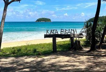 普吉岛中文一日游：卡伦咖啡厅观景·山顶大佛·普吉镇·神仙半岛【一次打卡四大景点 山顶大佛（普吉地标） + 神仙半岛（日落圣地） + 拉威现捞海鲜 + 普吉镇南洋风】