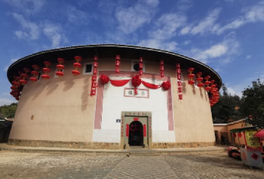 福建土楼王景区+初溪土楼王景区包车 私家团1单1团【[本地旅行社资质齐全]天天发团，自有车队，客家专业司机10年驾龄经验】