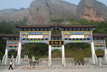 江西会昌汉仙岩+戏剧小组景区一日游【含司机、导游、门票】【一车一团不拼车，走当地精华景点】