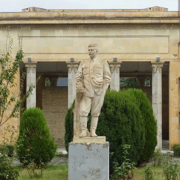 斯大林博物馆+乌普利斯齐赫+十字修道院一日游包车