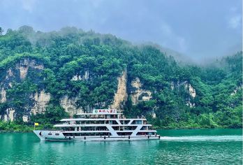 交运两坝一峡游船半日游【过葛洲坝船闸+游西陵峡】【[出游保障]长江三峡系列游船是长江上设备先进、功能齐全、观光性能佳的高质休闲观光游轮。】