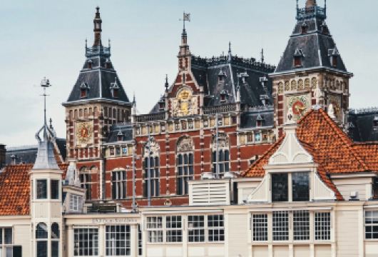 荷兰阿姆斯特丹梵高博物馆+安妮之家+喜力啤酒+运河游船一日游【景点游玩与车程时间经过精确配比，确保体验深度与舒适度。】