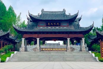 【九点晚出发大咖导游精讲】北山+宝顶山+大足石刻博物一日游【[专注大足]一直被模仿从未被超越，北山石刻+宝顶山石刻+博物馆三场景区导游全程精讲。】