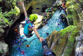 菲律宾宿务卡瓦森瀑布溯溪Kawasan+墨宝沙丁鱼风暴一日游【Kawasan瀑布溯溪探险 ，探寻山水之美，惊险刺激新鲜体验，来宿务不能错过！~】