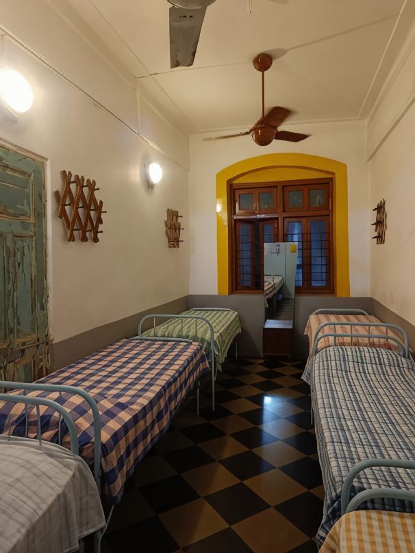Hostel Vasantashram CST Mumbai, Free Wifi with 1940s Retro Vibe