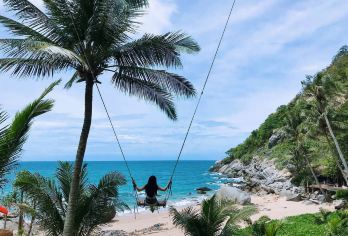 【拍照打卡点】普吉岛巨石海滩秋千门票+接送【可付费全岛酒店上门接送服务，随时可出发，也可自行抵达，方便更快捷】