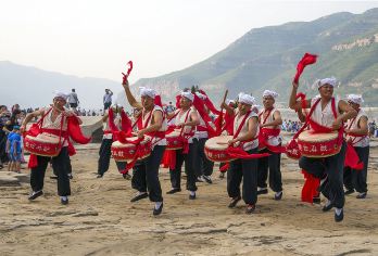 延安出发南泥湾+壶口瀑布+黄土高坡观景台+北京知青窑洞一日游【真正纯玩无购物让您安心游玩。】