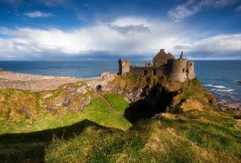 贝尔法斯特巨人之路+黑暗树篱+邓路斯城堡|权游取景地+车往返【深入探索《权力的游戏》标志性拍摄场地，踏上迷人的冒险之旅】