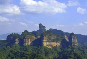 韶关仁化丹霞山一日游含双程索道赏丹霞秘境【私家团上门接送】【私家旅行：一单一团，不拼客，专属旅行。品质服务：5座/7座车上门接送，专职司机护航】