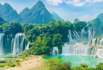 德天跨国瀑布全景畅玩一日游【8人小团/大巴团+成人含接驳车】【[全景新体验]水陆空360°全景体验 ，领略德天中越边境异域特色风情；近距离感受跨国瀑布的磅礴气势；】