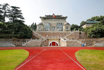 武汉两江游览+东湖+武汉大学 6人内小团 少走路【[服务保障]24小时贴心管家+车载移动电源+矿泉水】