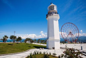 【巴库-黑海风情】巴统考古博物馆+巴统国立海军学院+巴统灯塔【网红打卡景点，地标建筑 ，中文司机，酒店接送，行程可调，市区热门景点可以根据的喜好自由搭配。】