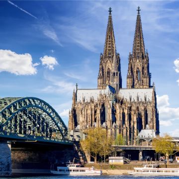 德国波恩大教堂+科隆大教堂+霍亨索伦桥一日游丨双城·上门接送