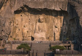 洛阳龙门石窟半日游【25人2H精品讲解小团+耳麦|不含门票】【严控团队人数，配备专业无线耳麦，嘈杂景区也能清晰听讲，保障每一位游客的聆听体验和互动空间，告别拥挤与】