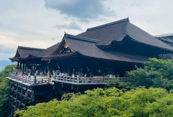 日本京都-琉璃光院-三千院-贵船神社-红叶满天 京都巡礼【专业行程定制，精选热门景点，高效游玩不走回头路，贴心服务保障，轻松】