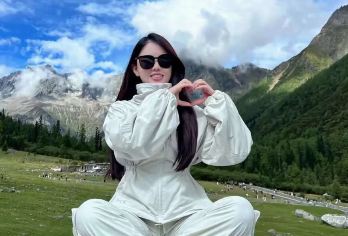 四姑娘山一日游《8人纯玩保姆车小团》送氧气+购物赔1万含午餐【高奢品质:纯玩小团+航空座椅+保姆车+成都三环内上门接+无任何购物+打破传统，擦边购物!】