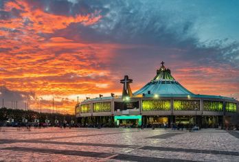 墨西哥·墨西哥城圣母圣殿+日月金字塔+国家宫+大神庙包车之旅【不用拼车，专享包车自由出行】