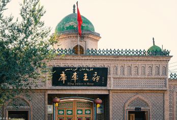 库车苏巴什佛寺遗址+克孜尔尕哈烽燧+库车王府+库车大寺一日游【体验原汁原味的南疆自然人文风情-了解古龟兹文化！】