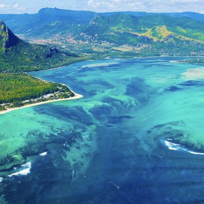 毛里求斯一日游【直升机飞行丨观海底瀑布|特色体验|地球奇遇】