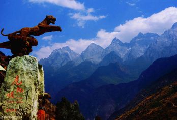 香格里拉+虎跳峡(香格里拉段)一日游【晚出发 独立团或小团】【普通话标准，高素质师傅带队，打破传统旅游，正规舒适商务车小团、一人一正座，当地地道师傅提供专业服务】