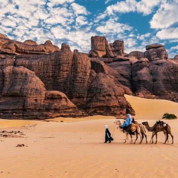 阿尔及利亚阿尔及尔康斯坦丁贝贾亚盖尔达耶包车商务一日游