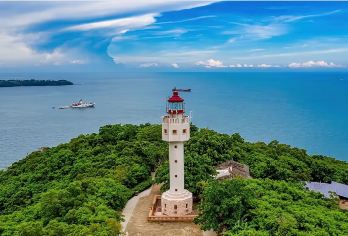 北海去涠洲岛深度一日游多景点纯玩小包团含当天往返船票和门票【教堂+海洋运动公园+浪街+标志广场+石螺口海滩+五彩滩+火山口公园+灯塔，单独成团，天天发团】