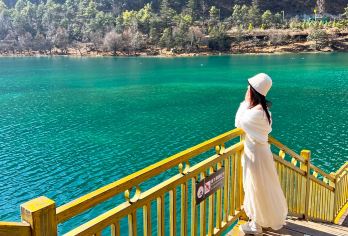 丽江玉龙雪山+牦牛坪索道+蓝月谷一日游【6-8人团+含接送】【此行程是乘坐中索道前往玉龙雪山景区的牦牛坪景点游玩，并非去4680的冰川公园，请您看好后再下单】