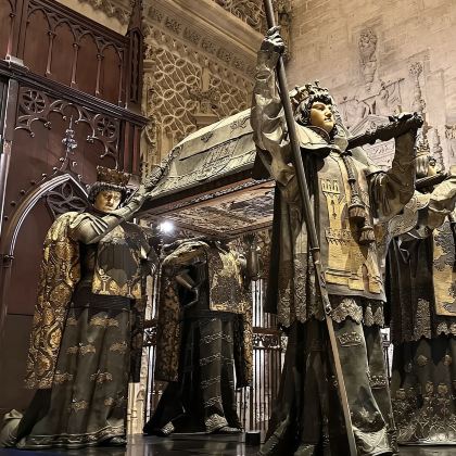 西班牙塞维利亚大教堂+塞维利亚军史博物【中文司机/可订多日】