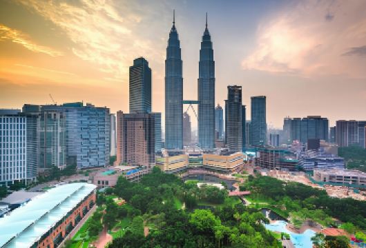 吉隆坡舒享一日游 雨林氧吧 + 老城风情休闲打卡【吉隆坡经典三宝：黑风洞 · 双峰塔 · 皇宫巡游】